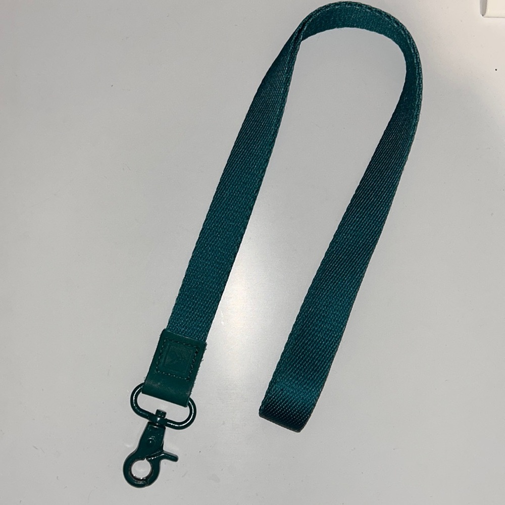 Thread Wallet Lanyard in the color Everglade